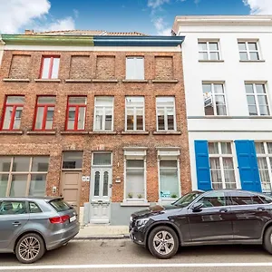 Town House With View Over The 3 Towers Of Hébergement de vacances