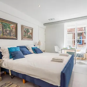 Modern In Centre Of Guest house